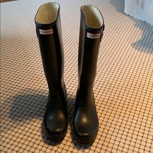 Black hunter rain boots